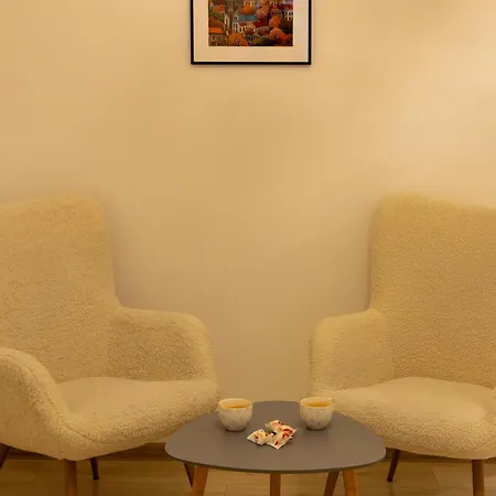 Bright Center Apartment *